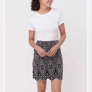 LOFT Embroidered Scalloped Shift Black and White Skirt size 6